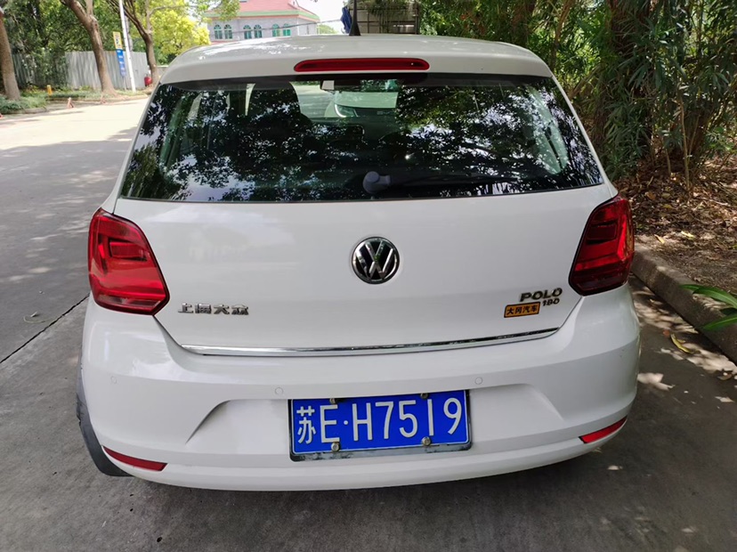 Volkswagen Polo 2015 car image #8