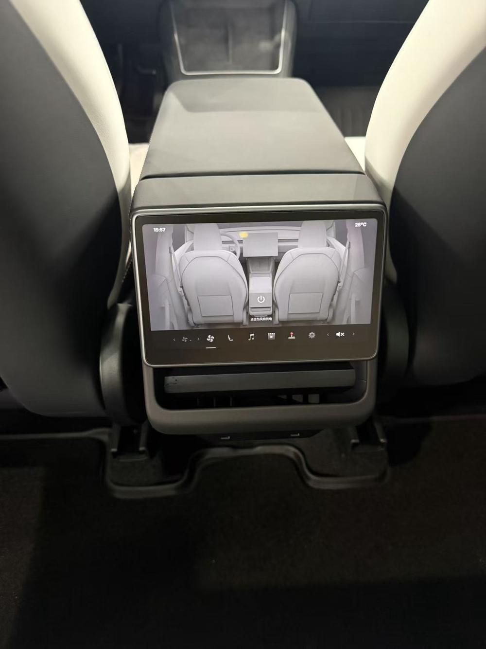 Tesla Model Y 2025 #10 Tesla Model Y 2025 car image #10