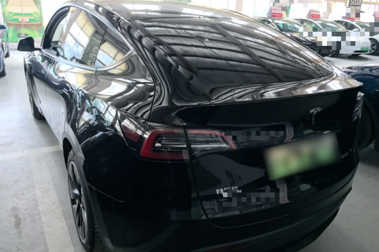 Tesla Model Y 2023 صورة سيارة #7