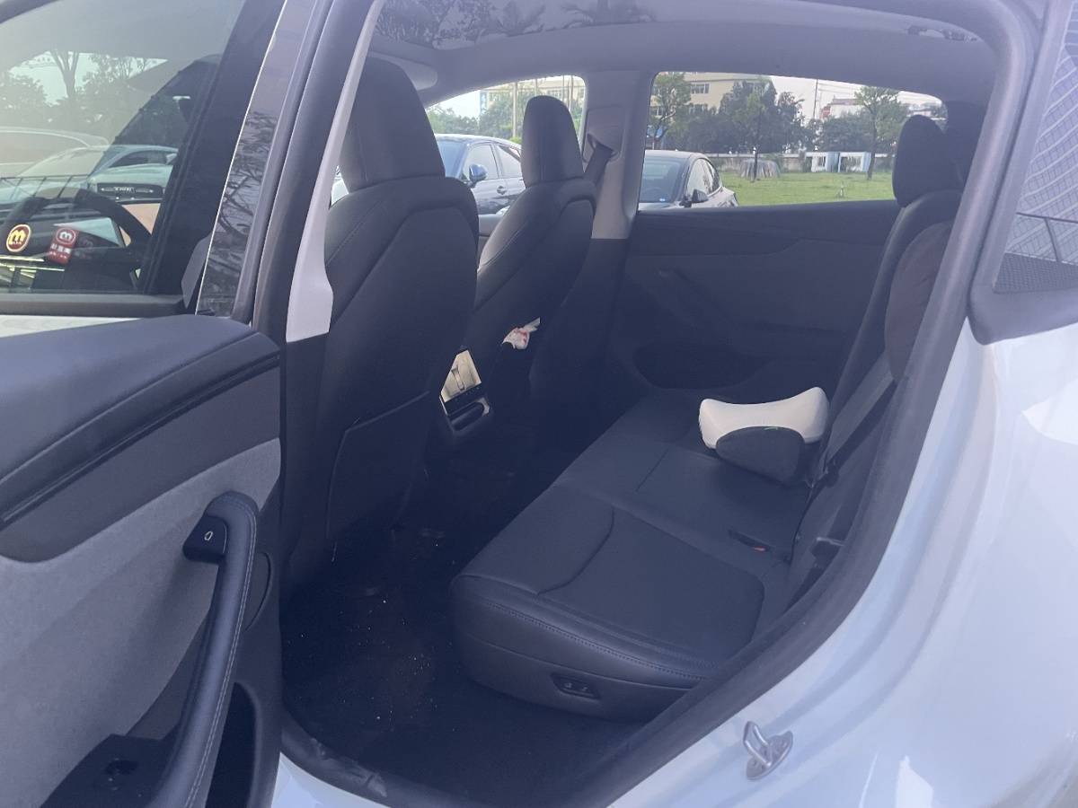 Tesla Model Y 2025 #6 Tesla Model Y 2025 immagine di auto #6