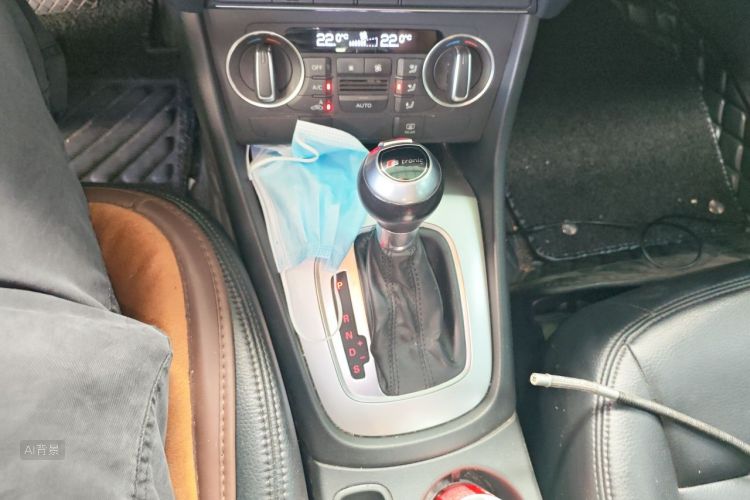 Audi Q3 2016 car image #16