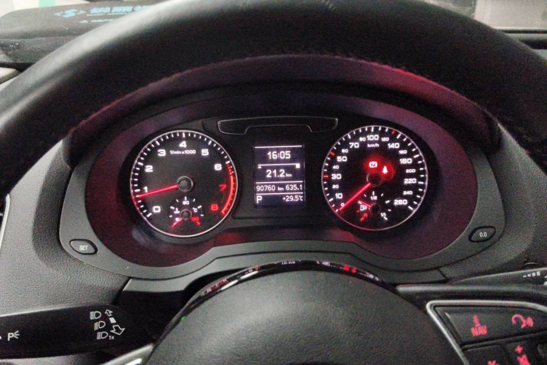 Audi Q3 2017 car image #26