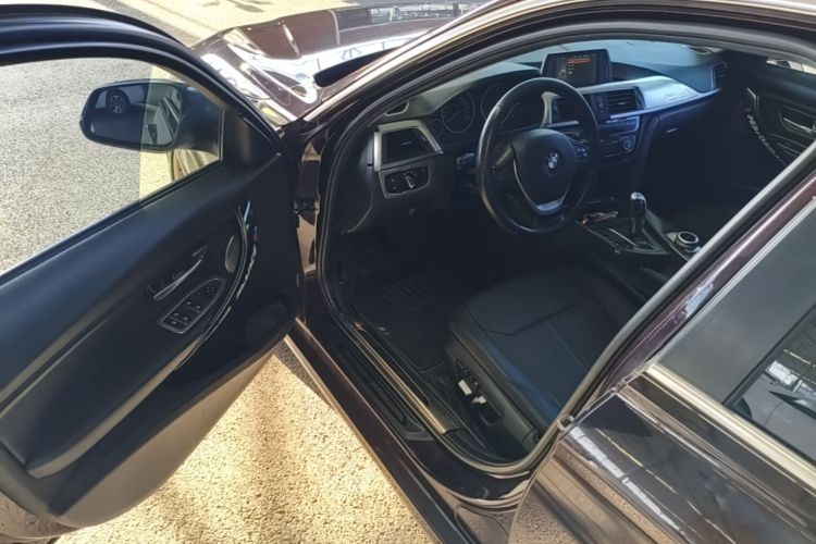 BMW 3 Series 2016 car image #18