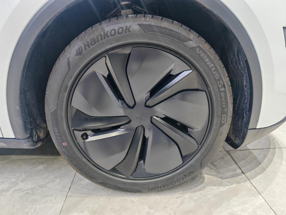 Tesla Model Y 2026 #8 Tesla Model Y 2026 immagine di auto #8