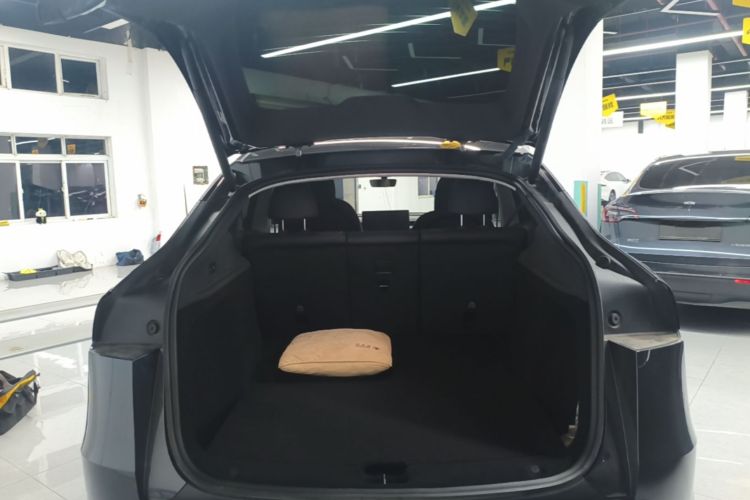 Tesla Model Y 2025 #19 Tesla Model Y 2025 car image #19