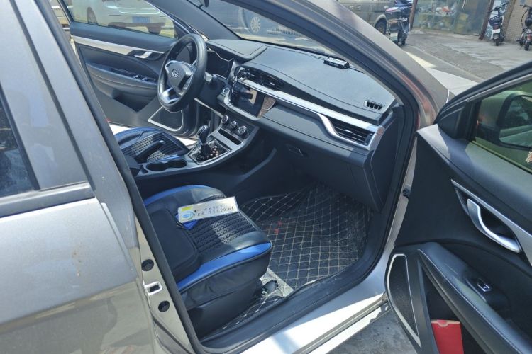 GEELY Emgrand 2020 #25 GEELY Emgrand 2020 car image #25
