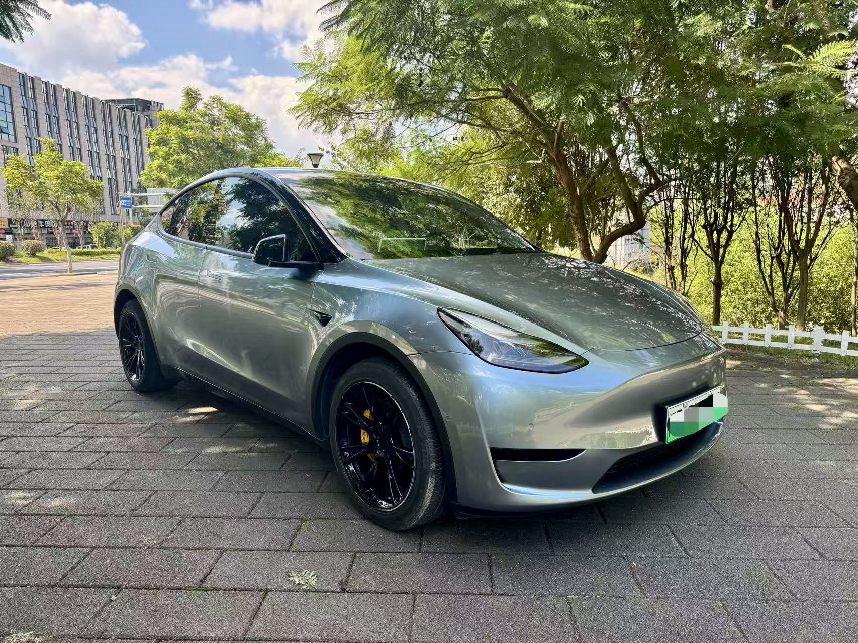 Tesla Model Y 2022 car image #3
