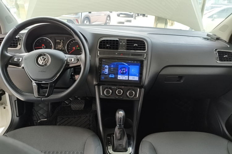 Volkswagen Polo 2017 car image #10