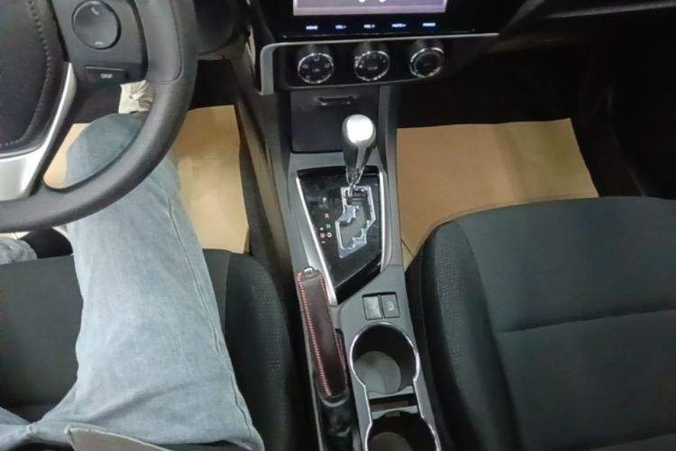 Toyota Corolla 2017 #14 Toyota Corolla 2017 car image #14