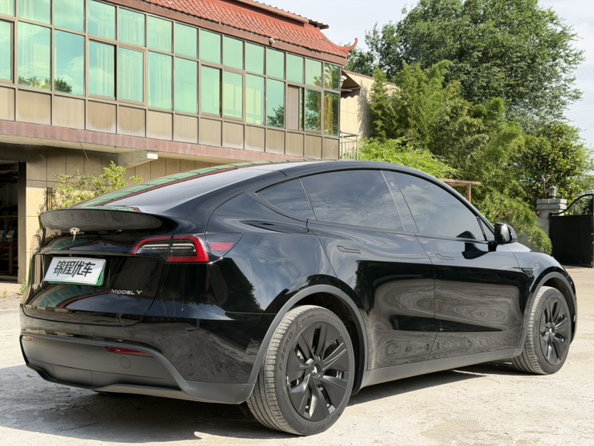 Tesla Model Y 2023 #9 Tesla Model Y 2023 car image #9