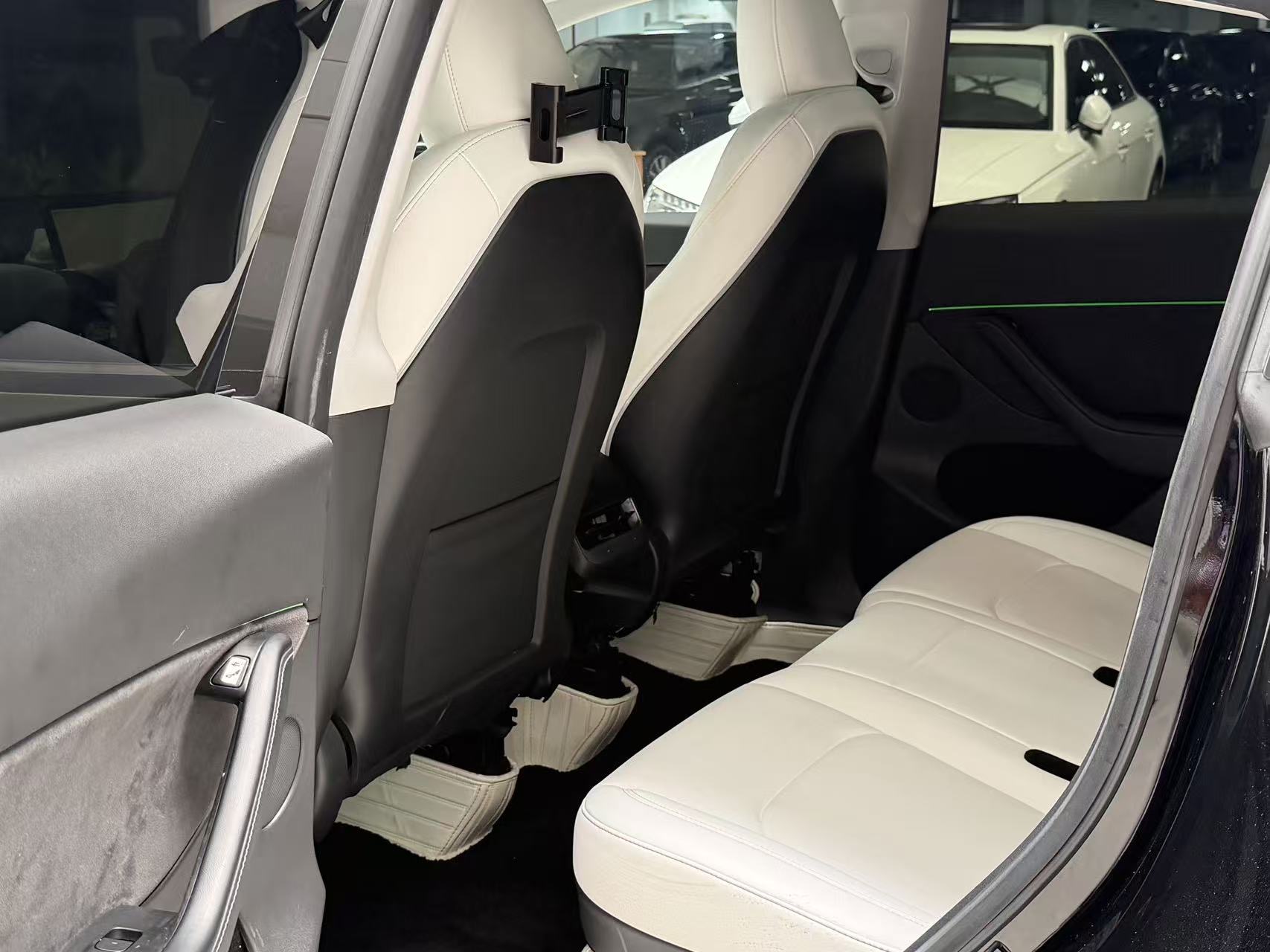 Tesla Model Y 2023 car image #5
