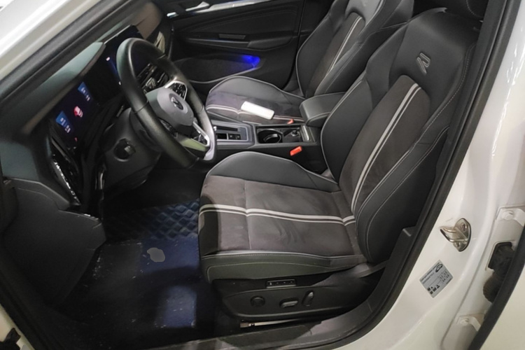 Volkswagen Golf 2024 car image #15