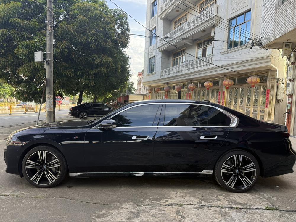BMW 7 Series 2025 car image #4