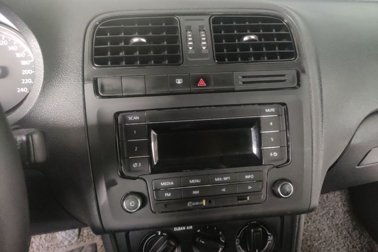 Volkswagen Polo 2017 #13 Volkswagen Polo 2017 car image #13