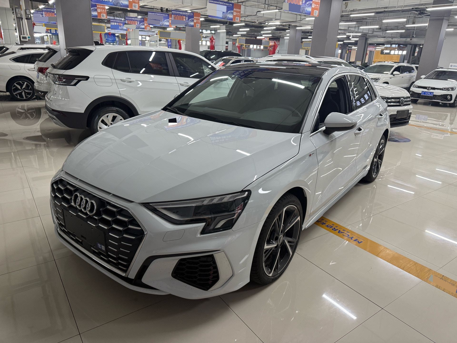 2023 2023 immagine di auto