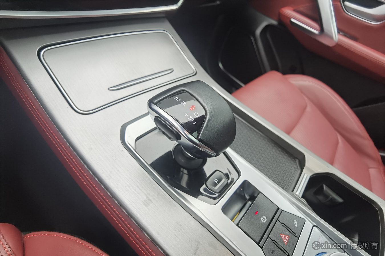 Jetour X70 PLUS 2024 car image #14