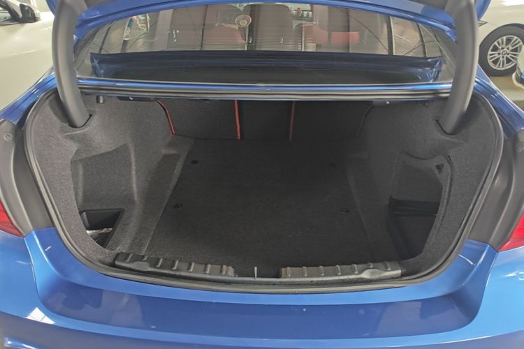 BMW 3 Series 2019 car image #19