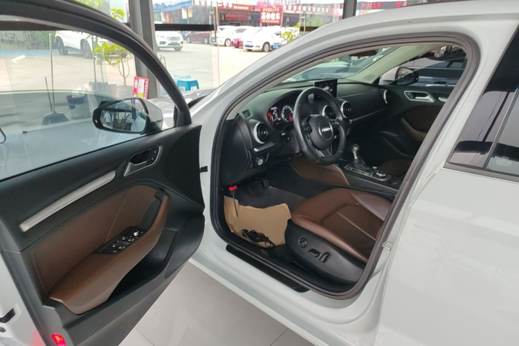 Audi A3 2016 immagine di auto #16