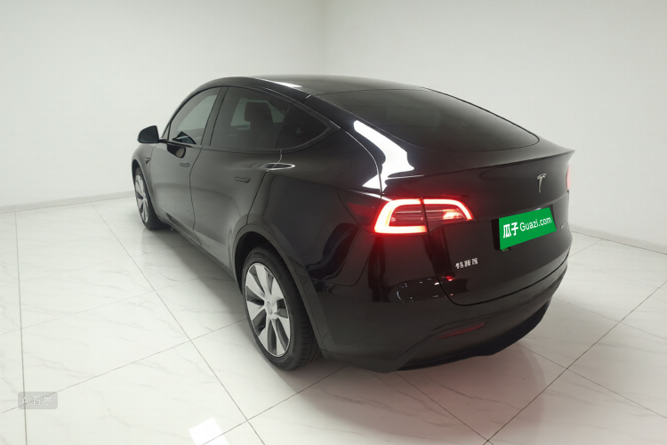 Tesla Model Y 2022 #5 Tesla Model Y 2022 car image #5