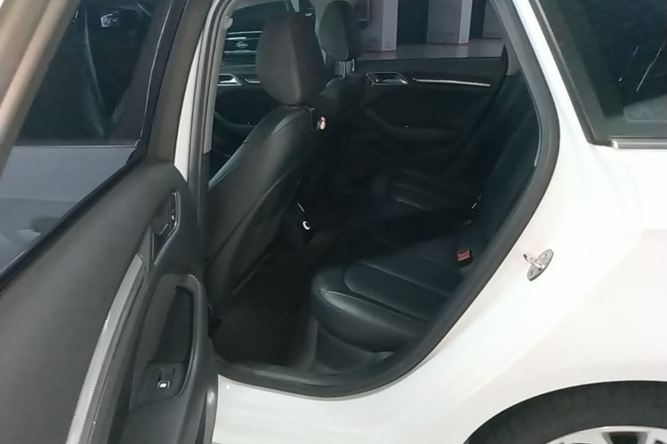 Audi A3 2017 car image #17
