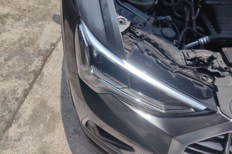 Audi Q3 2020 car image #8