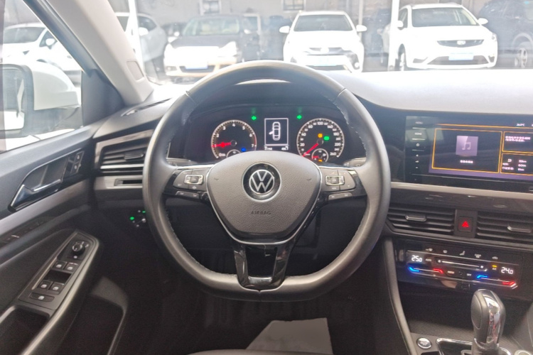 Volkswagen Bora 2021 car image #11