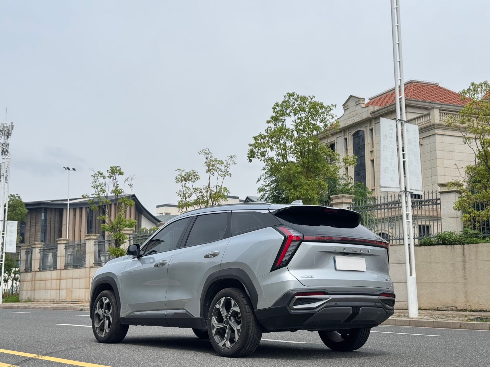 GEELY Boyue L 2024 car image #8