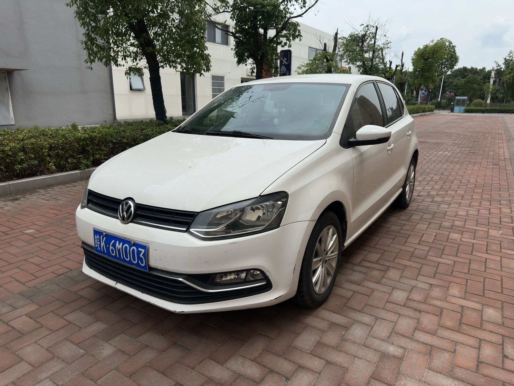 Volkswagen Polo 2015 car image 