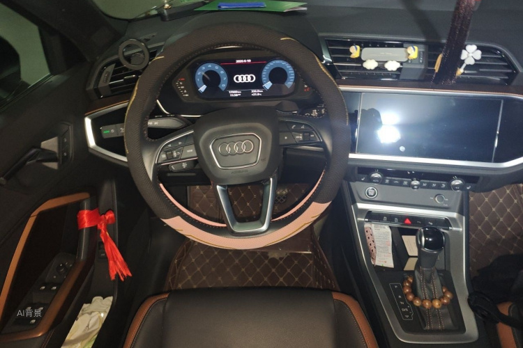 Audi Q3 2021 car image #12