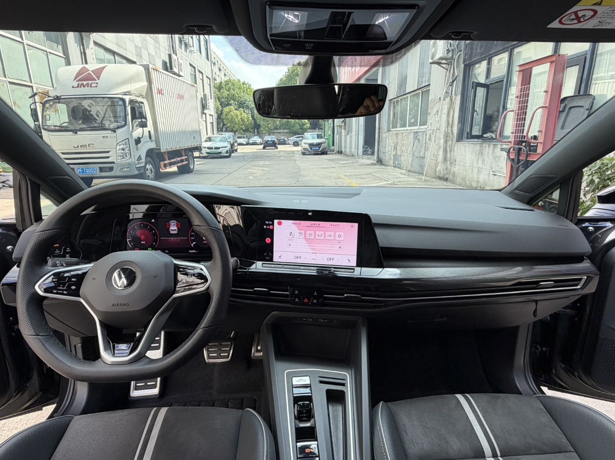 Volkswagen Golf 2023 immagine di auto #7