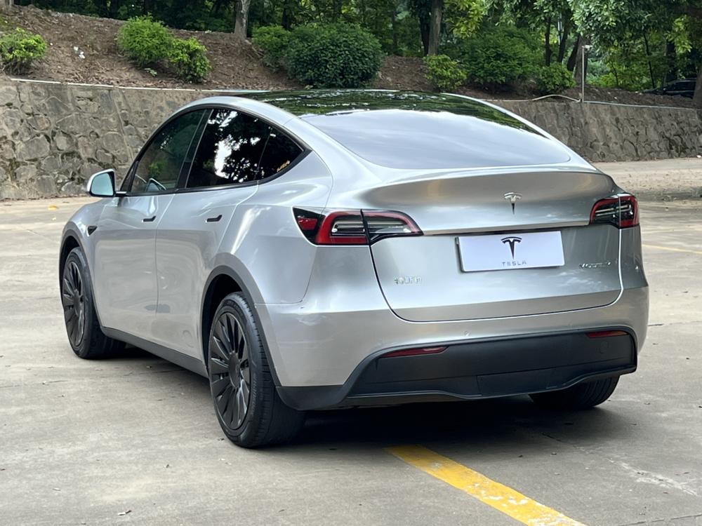 Tesla Model Y 2022 #4 Tesla Model Y 2022 car image #4