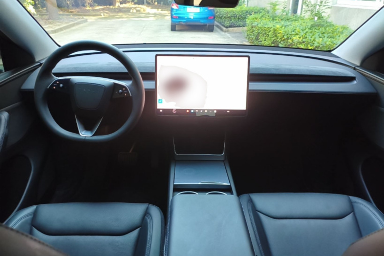 Tesla Model Y 2025 car image #11