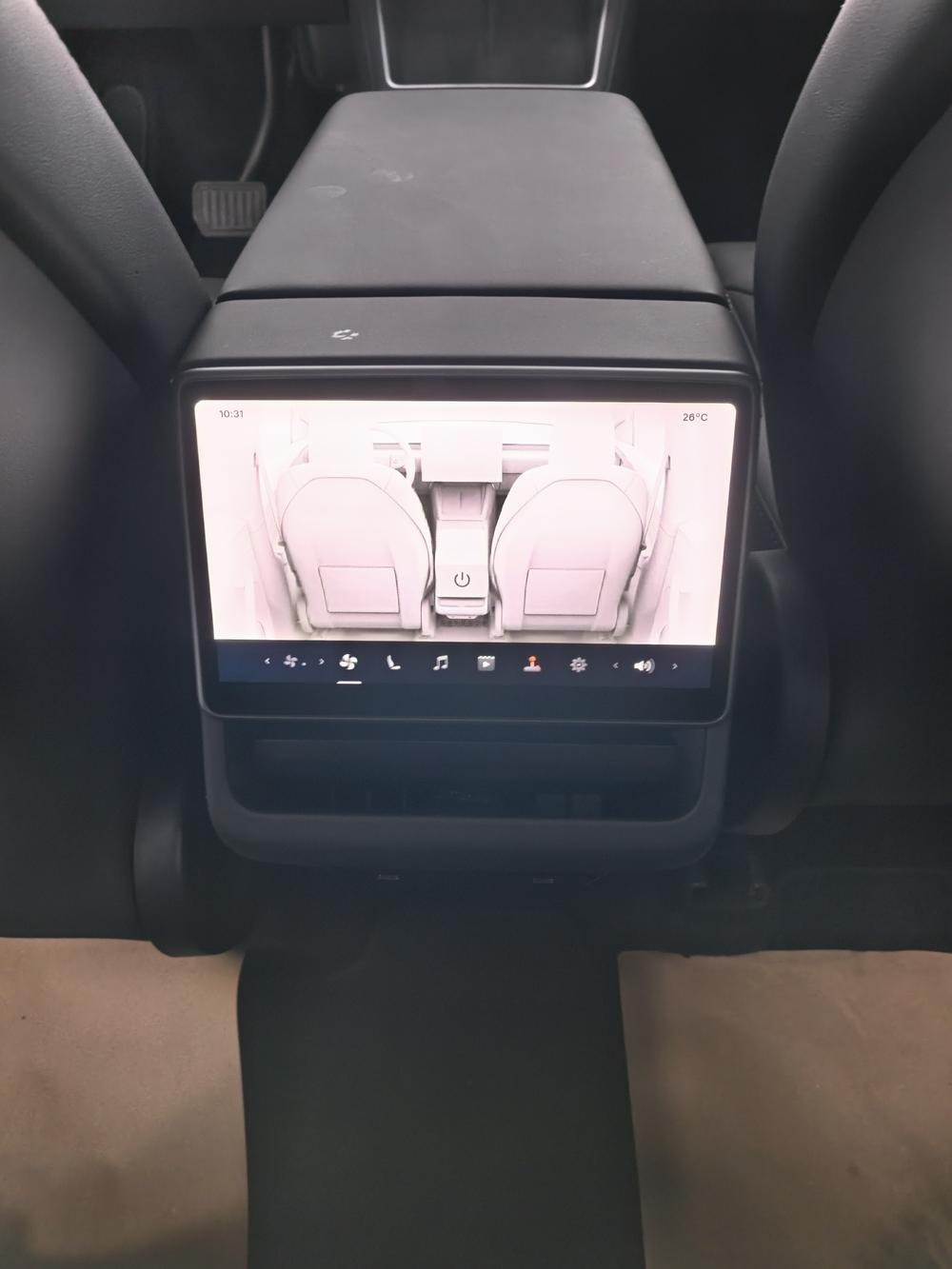 Tesla Model Y 2025 car image #11