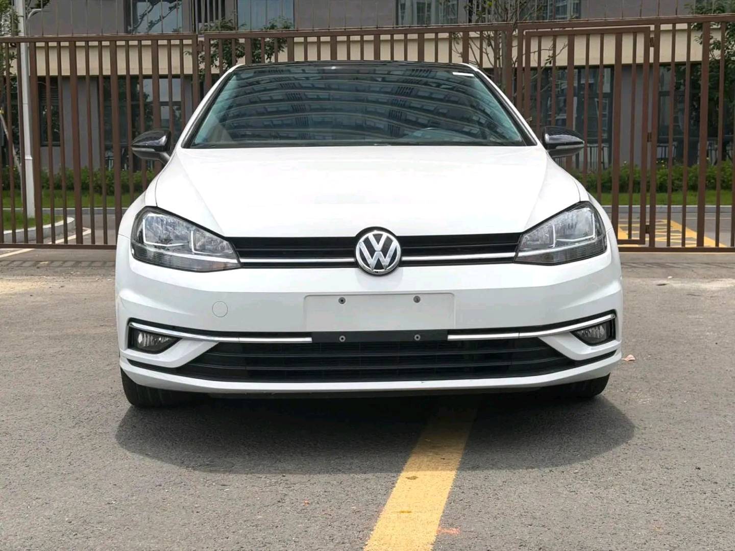 Volkswagen Golf 2020 car image #4