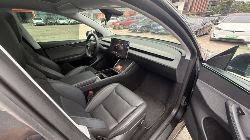 Tesla Model Y 2025 #9 Tesla Model Y 2025 car image #9