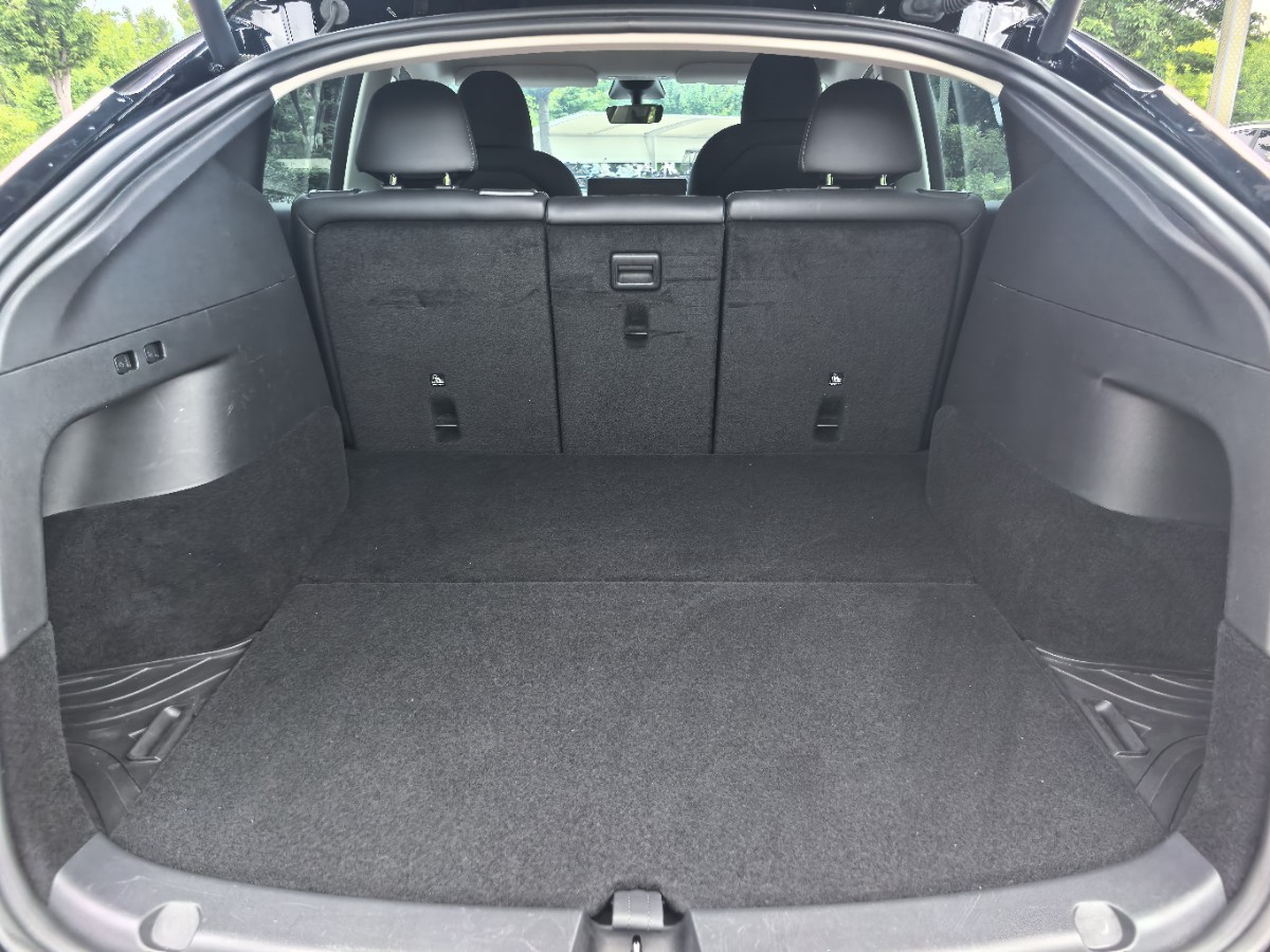 Tesla Model Y 2023 car image #7