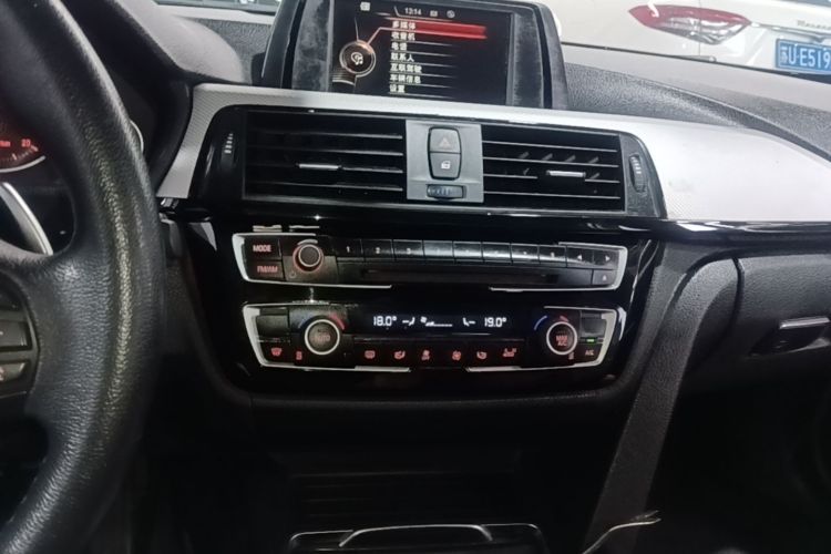 BMW 3 Series 2017 #17 BMW 3 Series 2017 car image #17