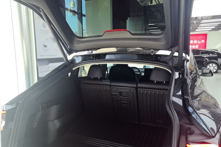 Tesla Model Y 2024 #19 Tesla Model Y 2024 immagine di auto #19