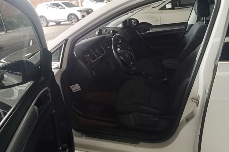 Volkswagen Golf 2020 car image #18