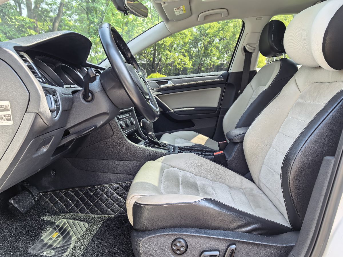 Volkswagen Golf 2017 car image #7