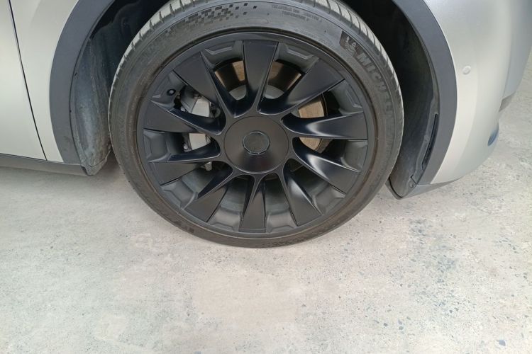 Tesla Model Y 2022 car image #9