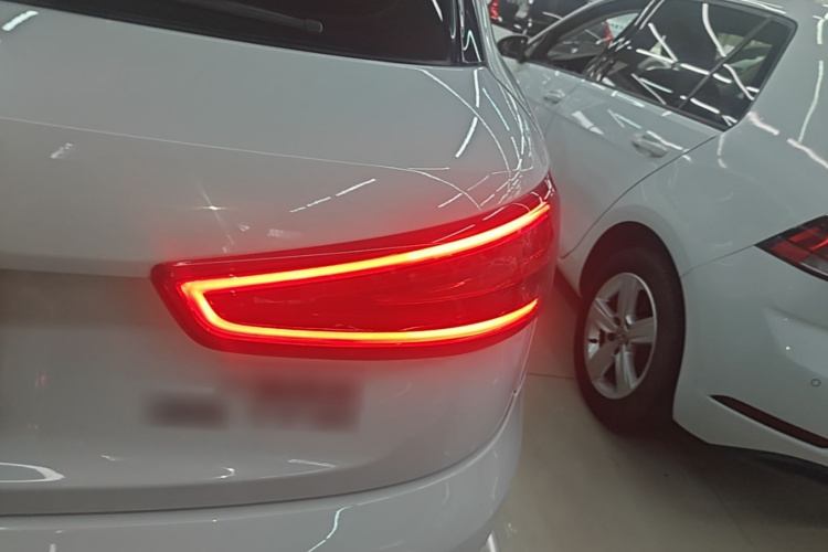 Audi Q3 2014 car image #8