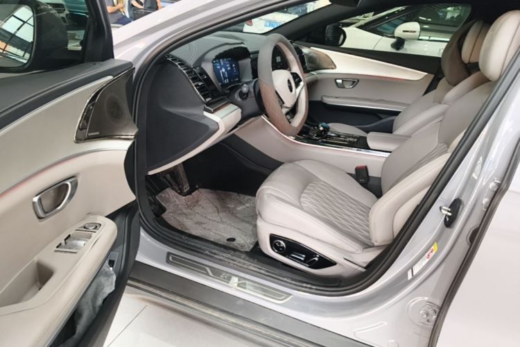 BYD Han 2025 car image #16