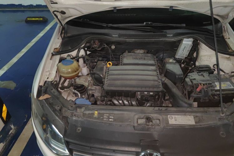 Volkswagen Polo 2015 car image #22