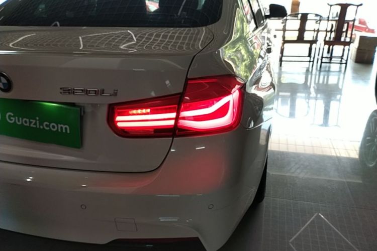 BMW 3 Series 2018 #8 BMW 3 Series 2018 car image #8