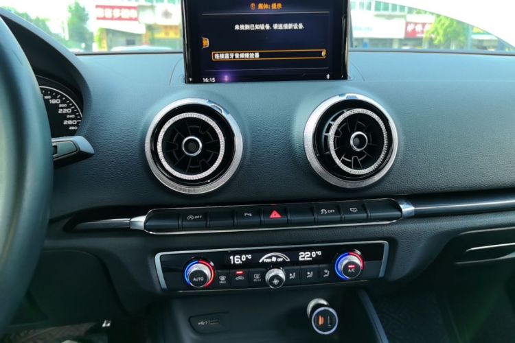 Audi A3 2019 car image #13