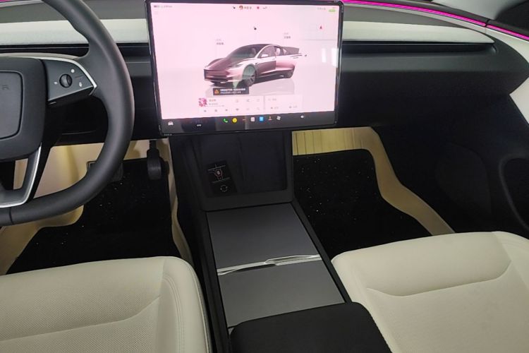 Tesla Model 3 2026 immagine di auto #17
