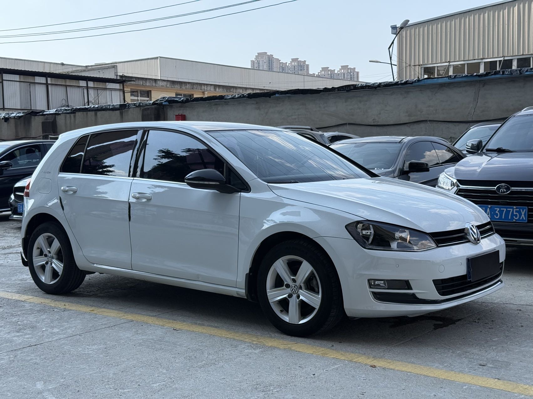 Volkswagen Golf 2017 car image #3