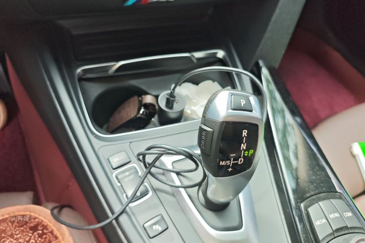 BMW 3 Series 2018 car image #16