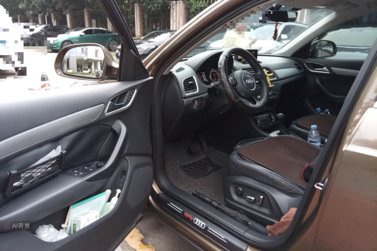 Audi Q3 2018 car image #18